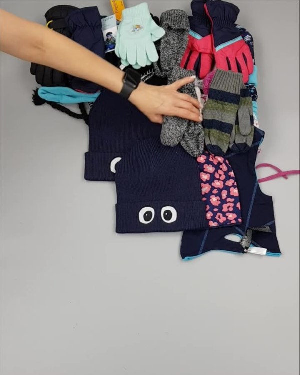 Фотография  144 - Шапки, шарфы, перчатки детские СТОК#3 кг, ЛОТ №2452 оптом в Новосибирске и Новосибирской области