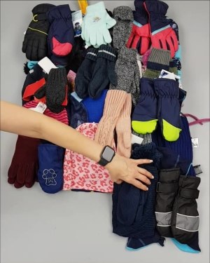 Фотография  421 - Шапки, шарфы, перчатки детские СТОК#3 кг, ЛОТ №2452 оптом в Новосибирске и Новосибирской области