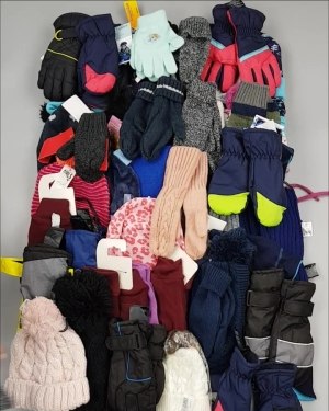 Фотография  650 - Шапки, шарфы, перчатки детские СТОК#3 кг, ЛОТ №2452 оптом в Новосибирске и Новосибирской области