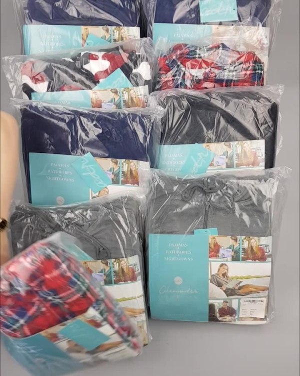 Фотография  659 - Халаты, комбинезоны (семейный) СТОК CAN#10 кг, ЛОТ №4448 оптом в Новосибирске и Новосибирской области