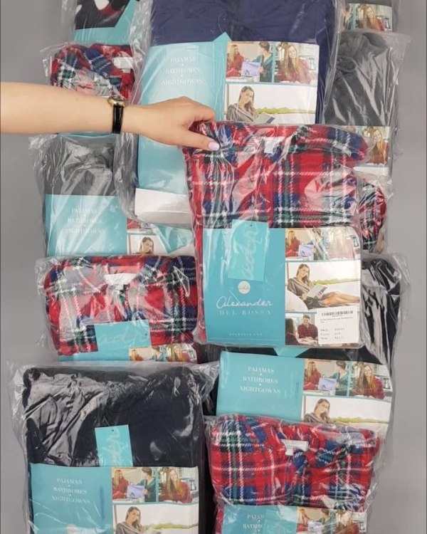 Фотография  852 - Халаты, комбинезоны (семейный) СТОК CAN#10 кг, ЛОТ №4451 оптом в Новосибирске и Новосибирской области