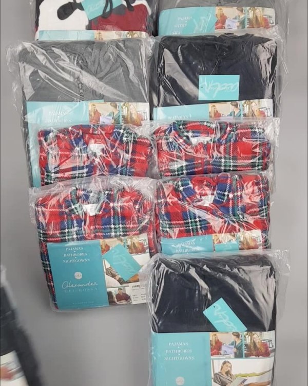 Фотография  258 - Халаты, комбинезоны (семейный) СТОК CAN#10 кг, ЛОТ №4452 оптом в Новосибирске и Новосибирской области