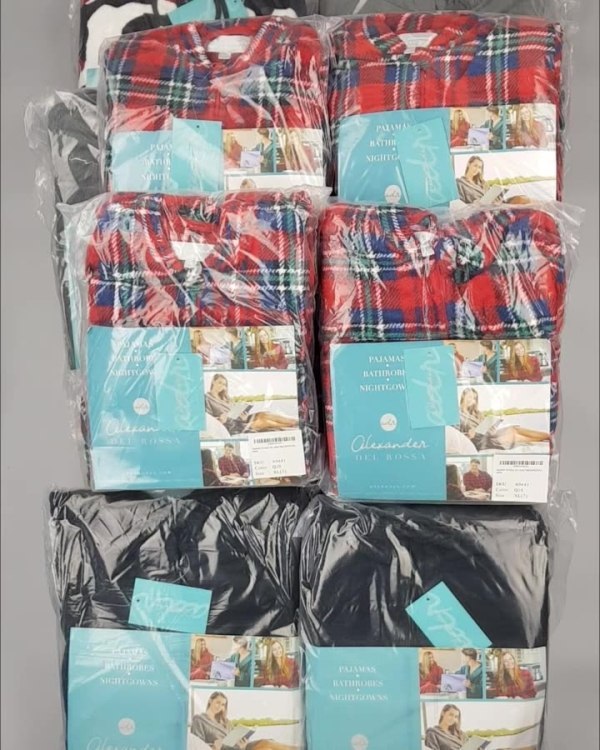 Фотография  133 - Халаты, комбинезоны (семейный) СТОК CAN#10 кг, ЛОТ №4452 оптом в Новосибирске и Новосибирской области