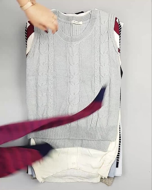 Фотография  999 - Джемпера легкие Корея#20 шт, ЛОТ №5083 оптом в Новосибирске и Новосибирской области