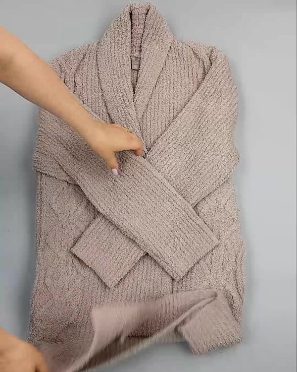 Фотография  347 - Кардиганы СТОК CAN#10 кг, ЛОТ №6474 оптом в Новосибирске и Новосибирской области