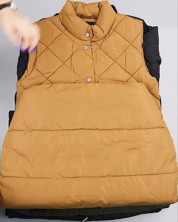 Фотография  247 - Верхняя одежда Дания#10,1 кг ЛОТ №6909 оптом в Новосибирске и Новосибирской области