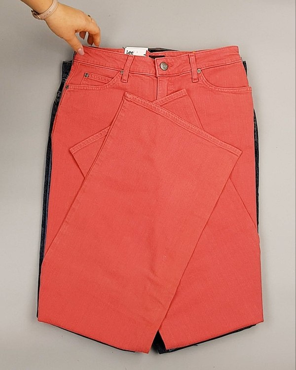 Фотография  345 - Джинсы LEE м/ж#7,9 кг, ЛОТ №7032 оптом в Новосибирске и Новосибирской области