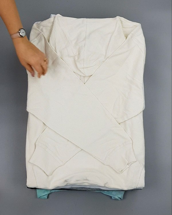 Фотография  288 - HOODIE CAN 084#10 кг, ЛОТ №7034 оптом в Новосибирске и Новосибирской области