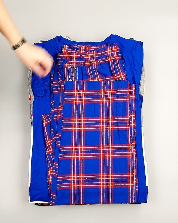 Фотография  692 - Домашняя одежда CAN 104#10 кг, ЛОТ №7330 оптом в Новосибирске и Новосибирской области