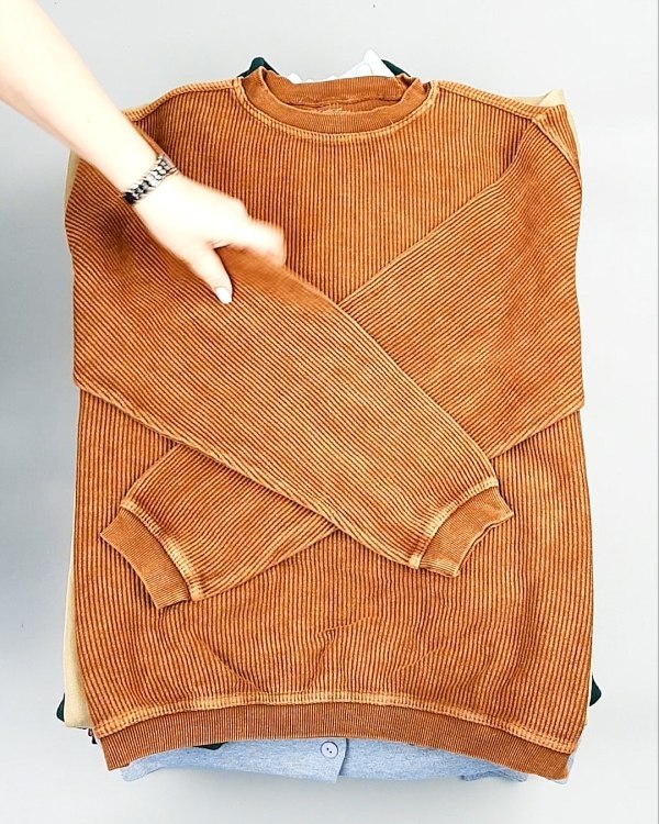 Фотография  891 - SWEATSHIRT CAN 084#10 кг, ЛОТ №7620 оптом в Новосибирске и Новосибирской области