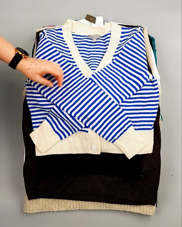 Фотография  140 - Джемпера СТОК CAN 084#7 кг, ЛОТ №7647 оптом в Новосибирске и Новосибирской области