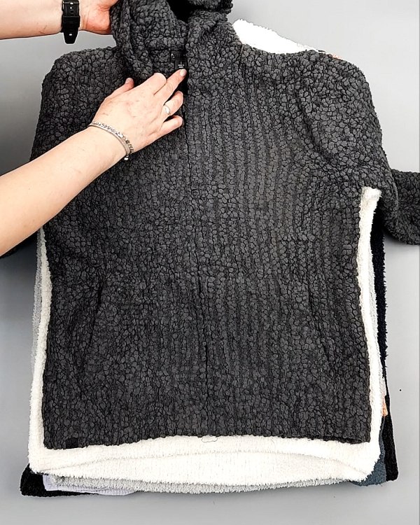 Фотография  388 - Джемпера СТОК CAN 084#7 кг, ЛОТ №7648 оптом в Новосибирске и Новосибирской области