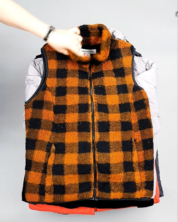 Фотография  997 - Верхняя одежда AMAZON жен 015#10 кг, ЛОТ №7712 оптом в Новосибирске и Новосибирской области