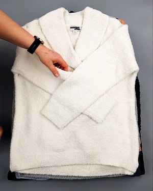 Фотография  232 - Джемпера СТОК CAN 084#7 кг, ЛОТ №7648 оптом в Новосибирске и Новосибирской области