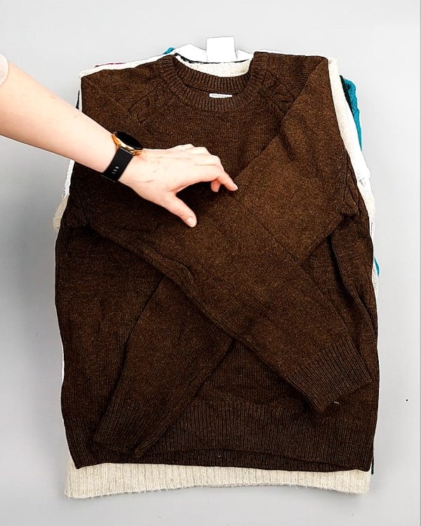 Фотография  313 - Джемпера СТОК CAN 084#7 кг, ЛОТ №7647 оптом в Новосибирске и Новосибирской области