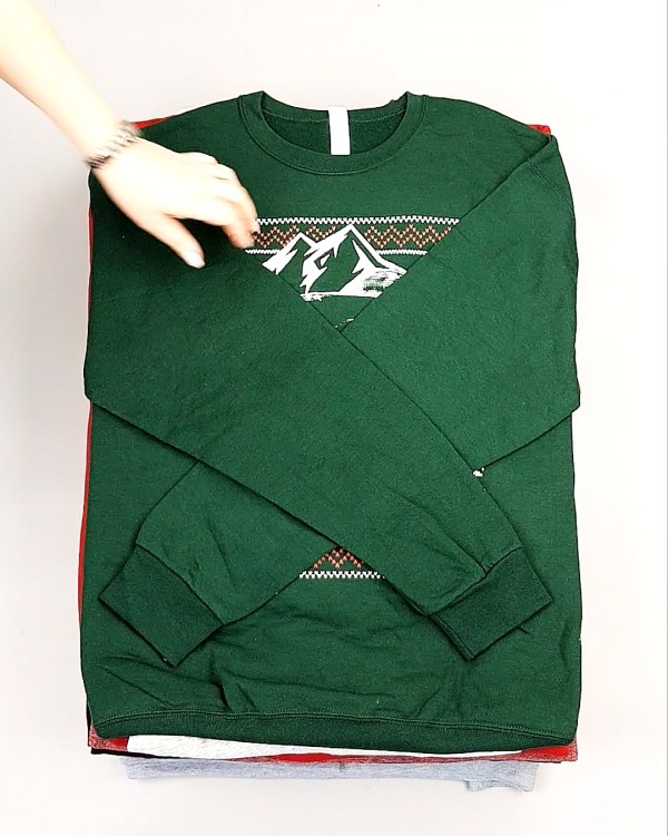 Фотография  239 - SWEATSHIRT CAN 084#10 кг, ЛОТ №7620 оптом в Новосибирске и Новосибирской области