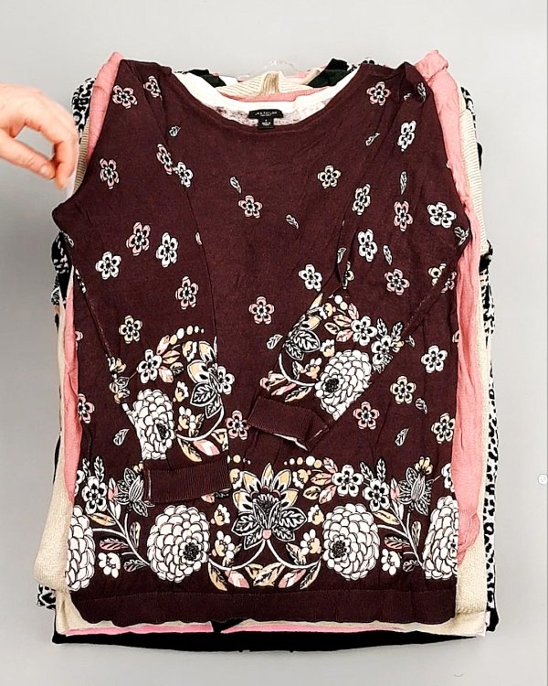 Фотография  612 - Джемпера легкие СТОК CAN 084#7 кг, ЛОТ №7632 оптом в Новосибирске и Новосибирской области