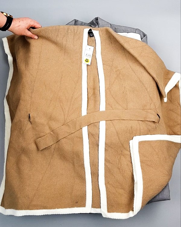 Фотография  849 - Кардиганы СТОК CAN 084#7 кг, ЛОТ №7673 оптом в Новосибирске и Новосибирской области