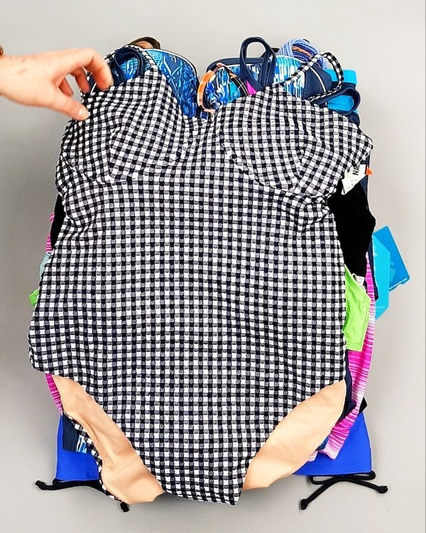 Фотография  634 - Купальники СТОК CAN 124#5 кг, ЛОТ №7689 оптом в Новосибирске и Новосибирской области