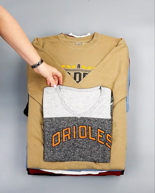 Фотография  502 - SWEATSHIRT CAN 084#10 кг, ЛОТ №7619 оптом в Новосибирске и Новосибирской области