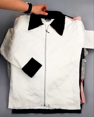 Фотография  868 - Джемпера СТОК CAN 084#7 кг, ЛОТ №7650 оптом в Новосибирске и Новосибирской области