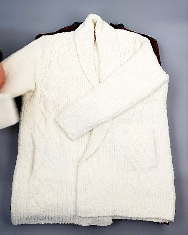 Фотография  262 - Кардиганы СТОК CAN 084#7 кг, ЛОТ №7674 оптом в Новосибирске и Новосибирской области