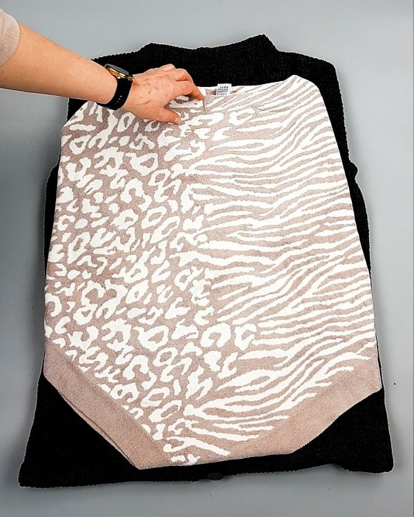 Фотография  973 - Джемпера СТОК CAN 084#7 кг, ЛОТ №7648 оптом в Новосибирске и Новосибирской области