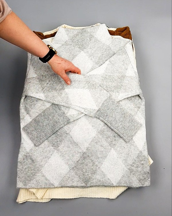 Фотография  588 - Джемпера СТОК CAN 084#7 кг, ЛОТ №7651 оптом в Новосибирске и Новосибирской области