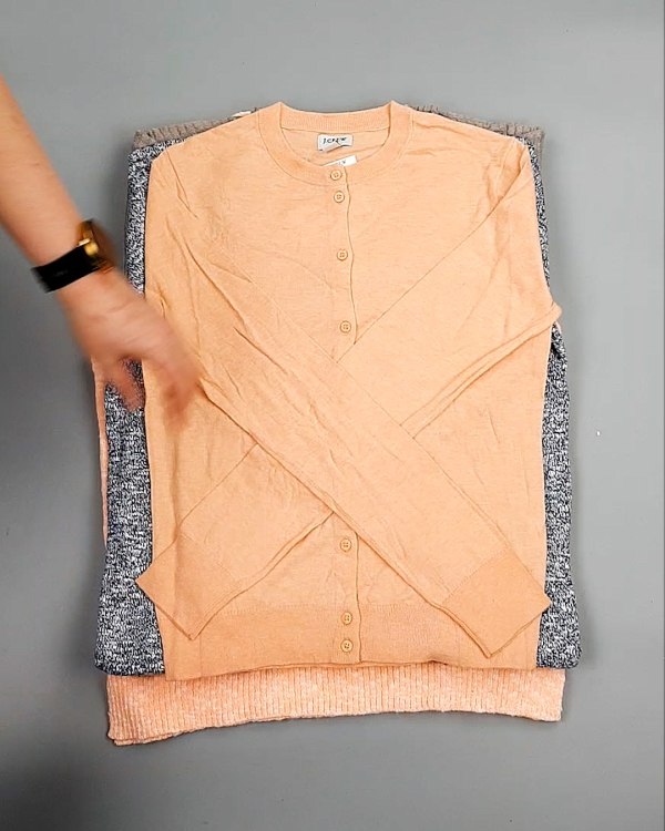 Фотография  289 - Джемпера легкие СТОК CAN 084#7 кг, ЛОТ №7635 оптом в Новосибирске и Новосибирской области