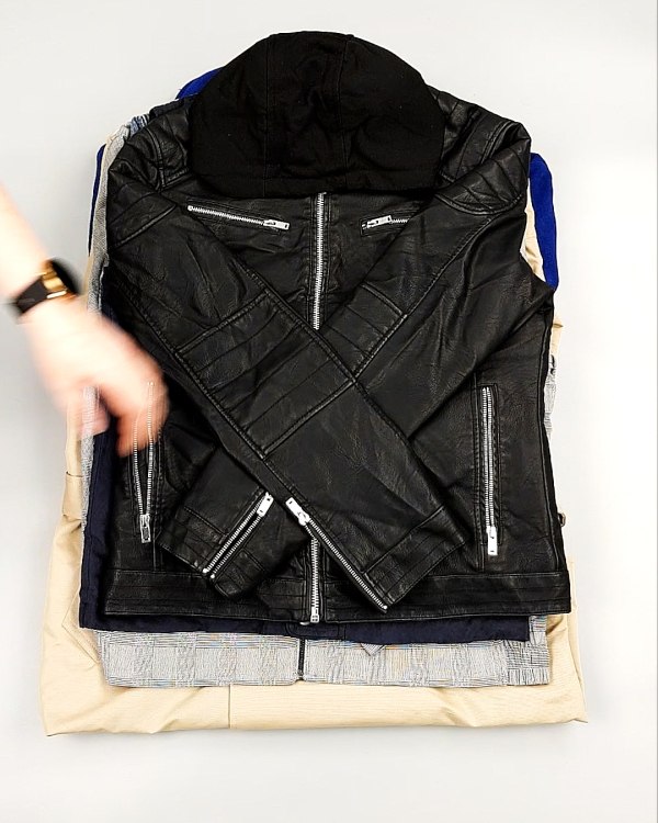 Фотография  644 - Ветровки м/ж C&A 025#10 кг, ЛОТ №7864 оптом в Новосибирске и Новосибирской области