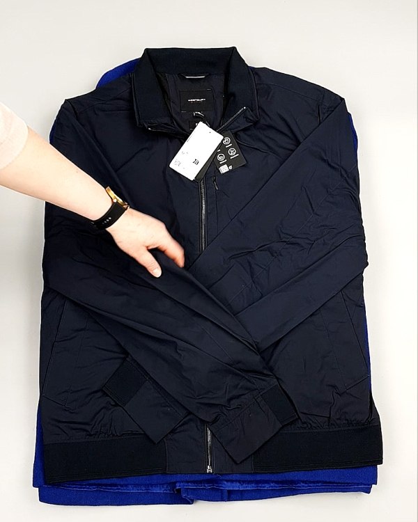 Фотография  324 - Ветровки м/ж C&A 025#10 кг, ЛОТ №7865 оптом в Новосибирске и Новосибирской области