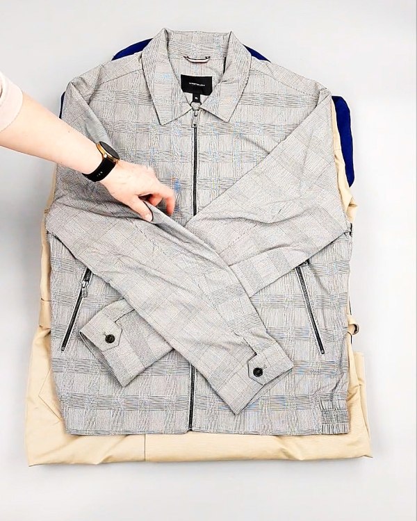 Фотография  431 - Ветровки м/ж C&A 025#10 кг, ЛОТ №7864 оптом в Новосибирске и Новосибирской области