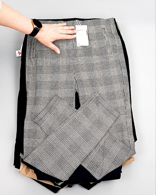 Фотография  382 - Брюки женские лето C&A 025#10 кг, ЛОТ №7892 оптом в Новосибирске и Новосибирской области