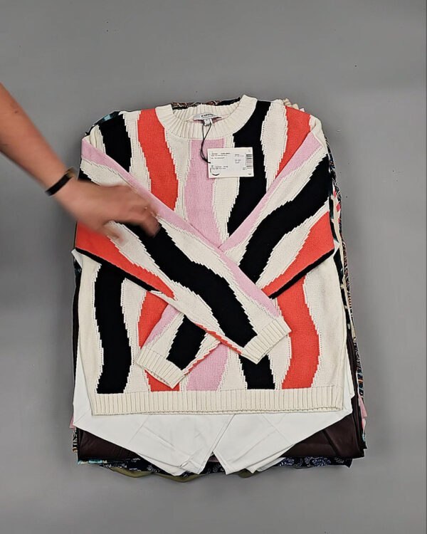 Фотография  718 - B.YOUNG Summer mix 045#15 кг, ЛОТ №8570 оптом в Новосибирске и Новосибирской области