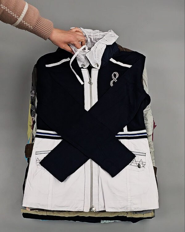 Фотография  152 - Ветровки женские#25 кг, ЛОТ № ВК0086 оптом в Новосибирске и Новосибирской области