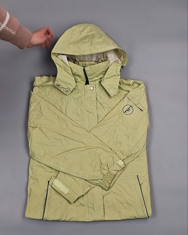 Фотография  564 - Ветровки женские#25 кг, ЛОТ № ВК0086 оптом в Новосибирске и Новосибирской области