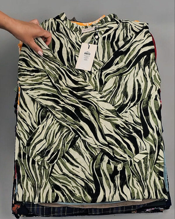 Фотография  155 - Блузки+Джемпера Bestseller Summer 045 B#8,5 кг, ЛОТ №9039 оптом в Новосибирске и Новосибирской области