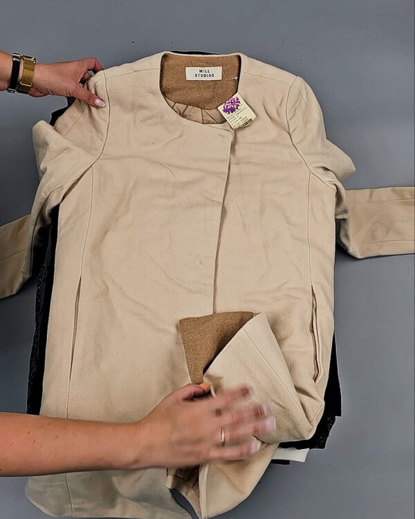 Фотография  723 - Верхняя одежда Корея 085#15 кг, ЛОТ № СТ-9248 оптом в Новосибирске и Новосибирской области