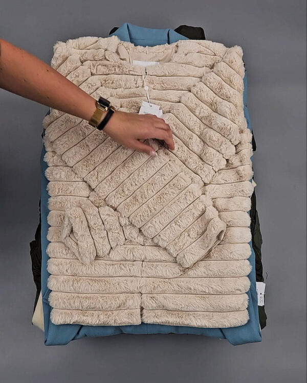 Фотография  188 - Верхняя одежда VILA 104#10 кг, ЛОТ СТ-9320 оптом в Новосибирске и Новосибирской области