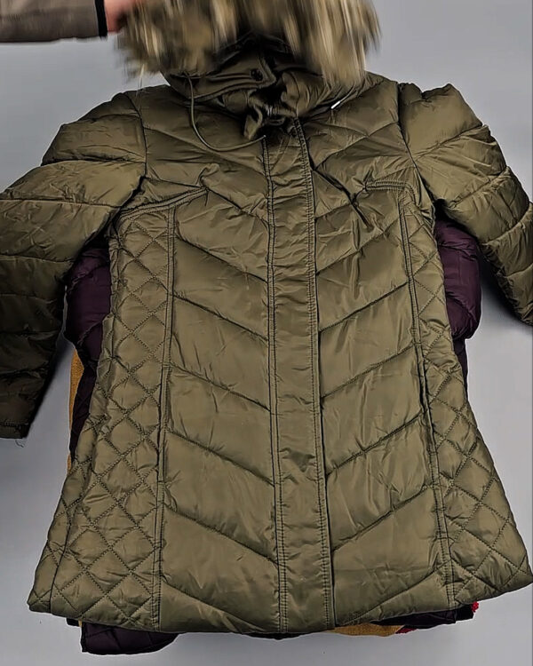 Фотография  914 - Верхняя одежда женская CAN 104#15 кг, ЛОТ СТ-9352 оптом в Новосибирске и Новосибирской области