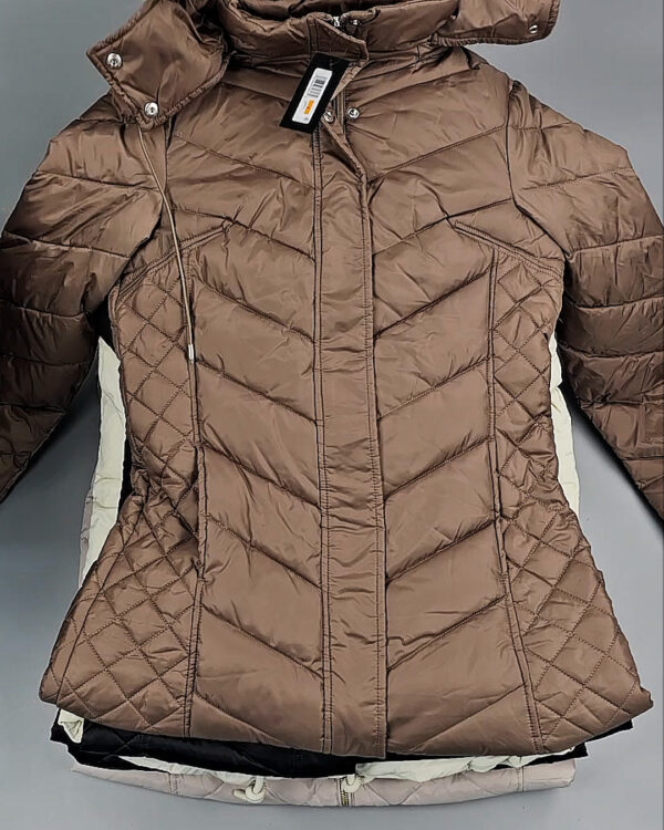 Фотография  261 - Верхняя одежда женская CAN 104#15 кг, ЛОТ СТ-9350 оптом в Новосибирске и Новосибирской области