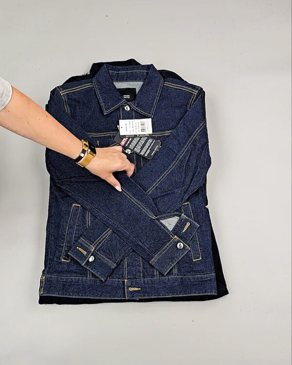 Фотография  489 - Верхняя одежда Корея 085#15 кг, ЛОТ № СТ-9247 оптом в Новосибирске и Новосибирской области