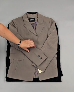 Фотография  864 - Жакеты Корея 085#10 кг, ЛОТ № СТ-9240 оптом в Новосибирске и Новосибирской области