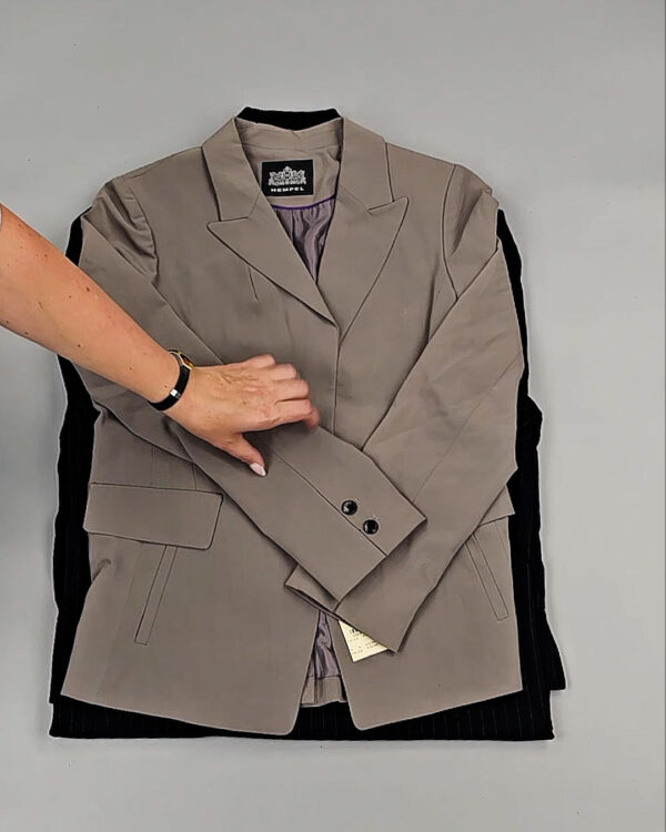 Фотография  839 - Жакеты Корея 085#10 кг, ЛОТ № СТ-9240 оптом в Новосибирске и Новосибирской области