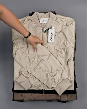 Фотография  447 - Ветровки Bestseller 045#10 кг, ЛОТ СТ-9407 оптом в Новосибирске и Новосибирской области