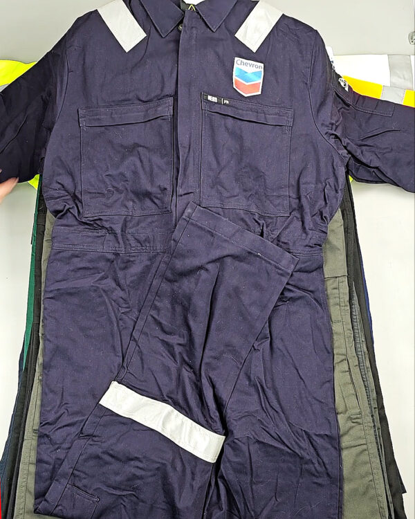 Фотография  332 - Рабочая одежда mix БМ#25 кг, ЛОТ СХ-0188 оптом в Новосибирске и Новосибирской области