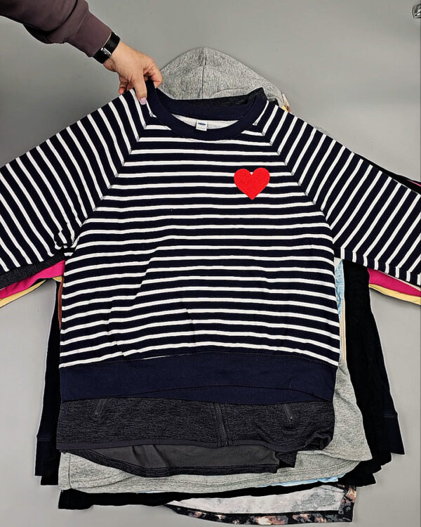 Фотография  343 - Толстовки (SWEAT TOPS Extra)#20 кг, ЛОТ СХ-0247 оптом в Новосибирске и Новосибирской области